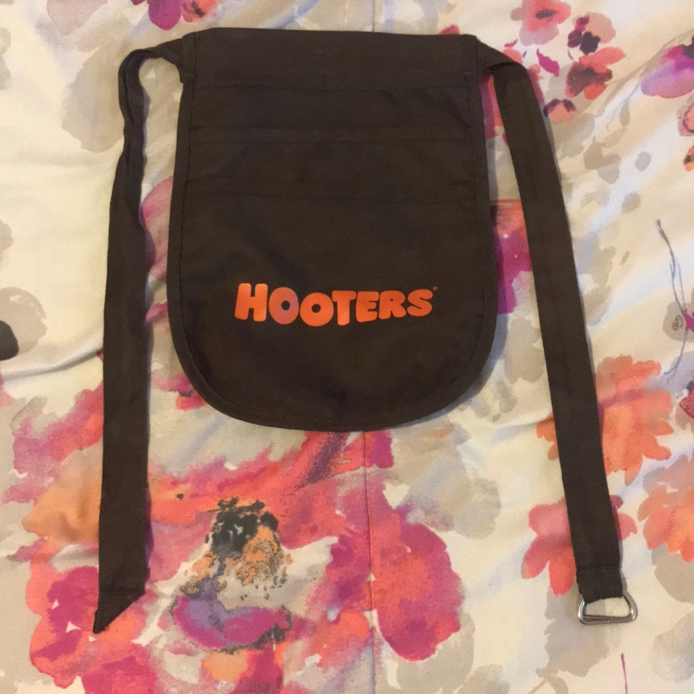 Hooters Pouch